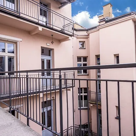 Apartman Rentplanet - Apartament Brzozowa *